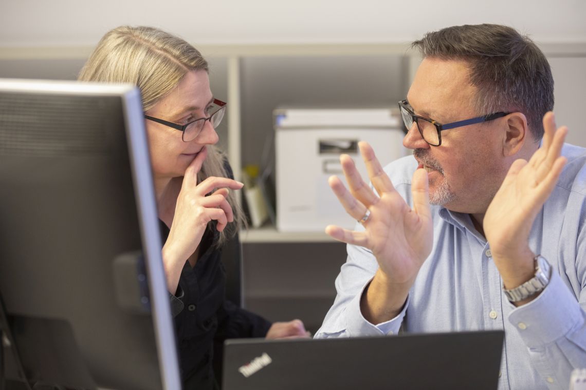 Harald und Iris in Diskussion#CRM
